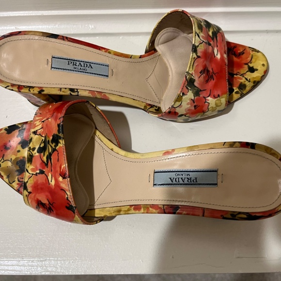 Prada heels - Picture 6 of 6